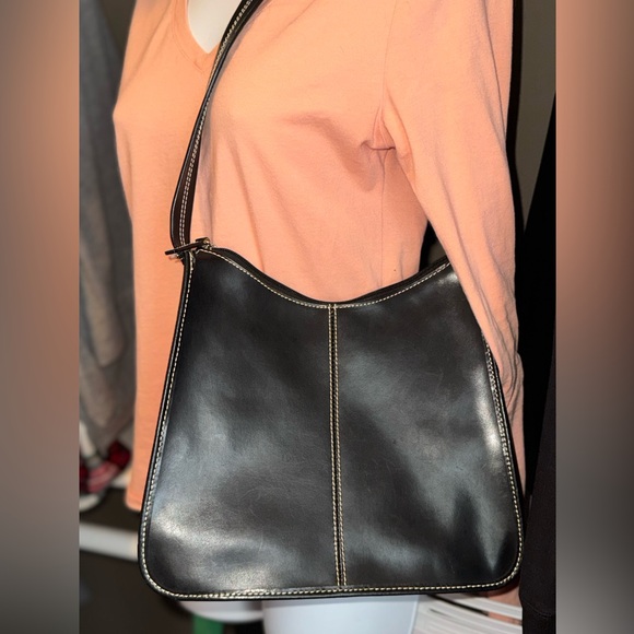 Kenneth Cole Reaction black leather shoulder bag - Picture 3 of 9